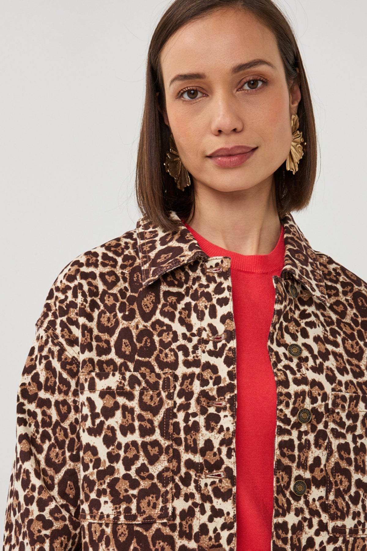 EsQualo jeansjacke met luipaardprint in rood en zwart, casual jas met opvallend leopardpatroon voor dames