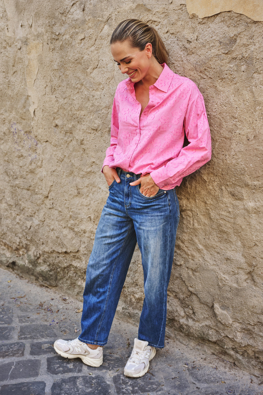 Blauwe Barrel Fit jeans van EsQualo, stevig denim met klassieke pasvorm en opvallende stikdetails.