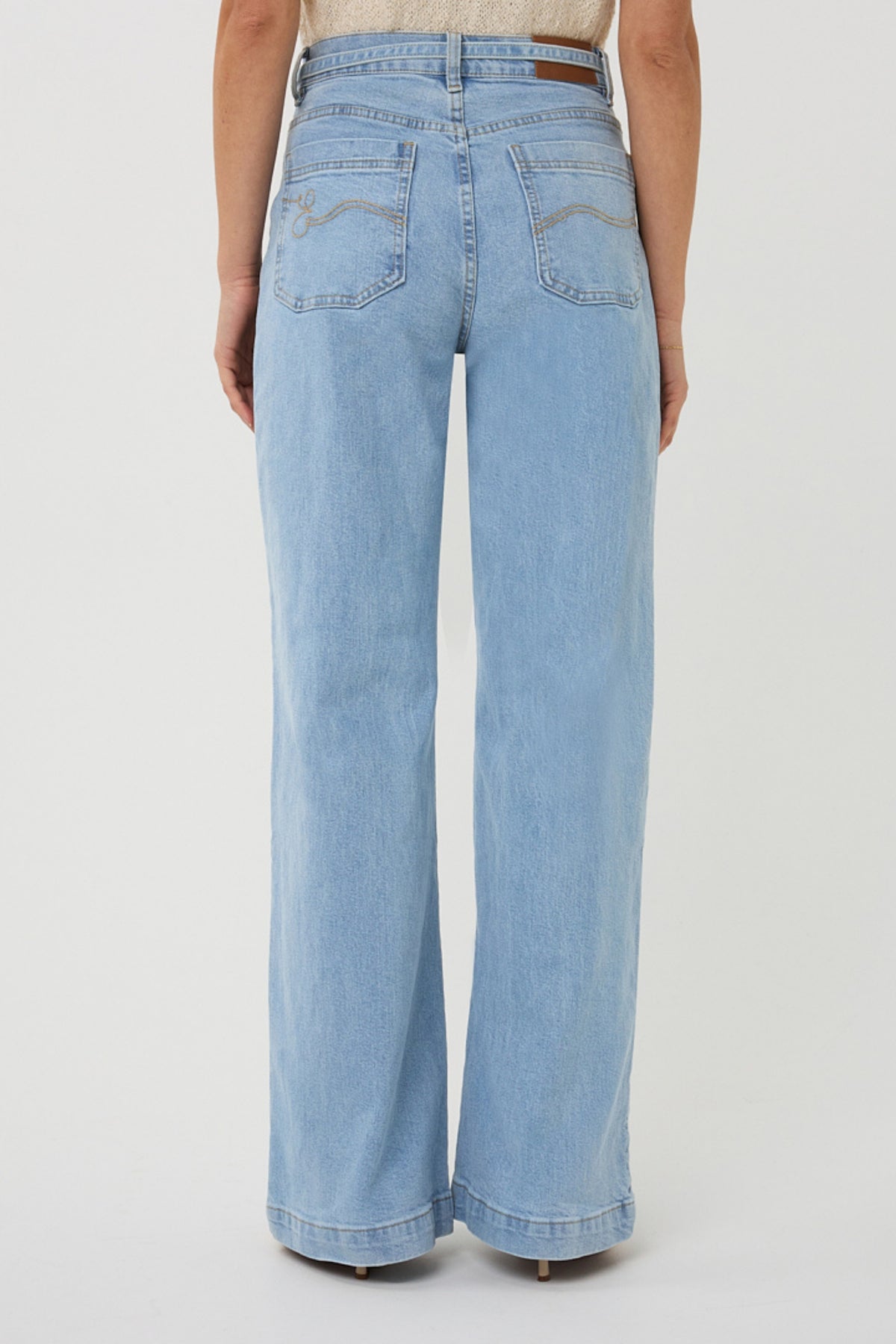 Lichtblauwe denim jeans van EsQualo met bijpassende tailleband, casual en stijlvol voor dagelijks gebruik.
