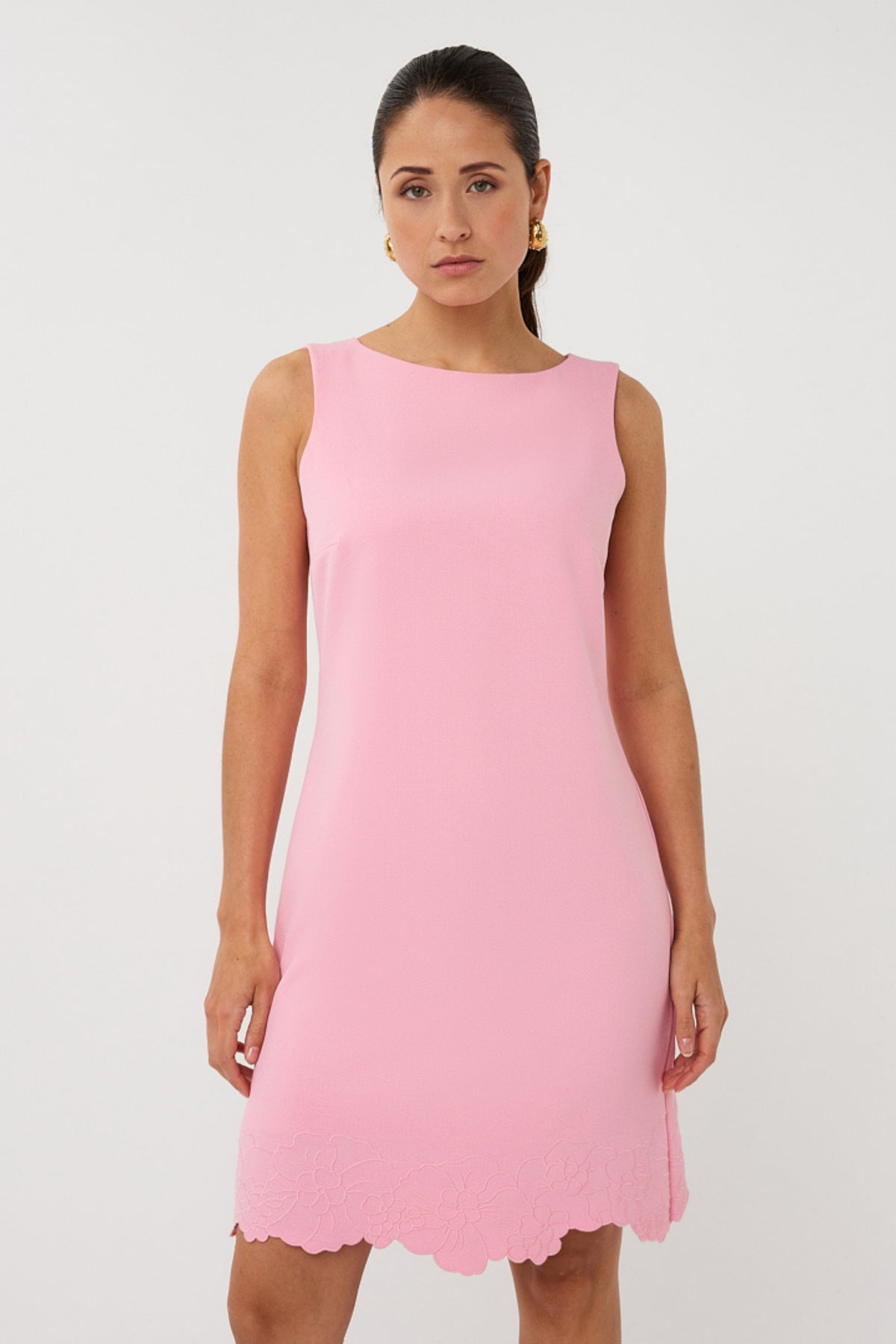 EsQualo Flower Romance jurk in bloemenprint, korte mouw en elegante snit voor dames.