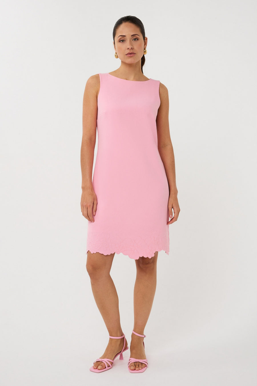 EsQualo Flower Romance roze jurk met bloemenprint, elegante en vrouwelijke stijl, korte mouwen en vloeiende stof.