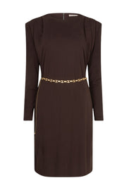 Elegante EsQualo jurk met plissé details in cacao kleur, geschikt voor casual en formele gelegenheden.