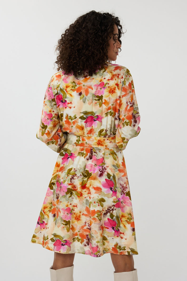 EsQualo Raglan Jurk met bloemendessin, bloemenprint en comfortabele pasvorm, ideaal voor casual en zomerse gelegenheden.