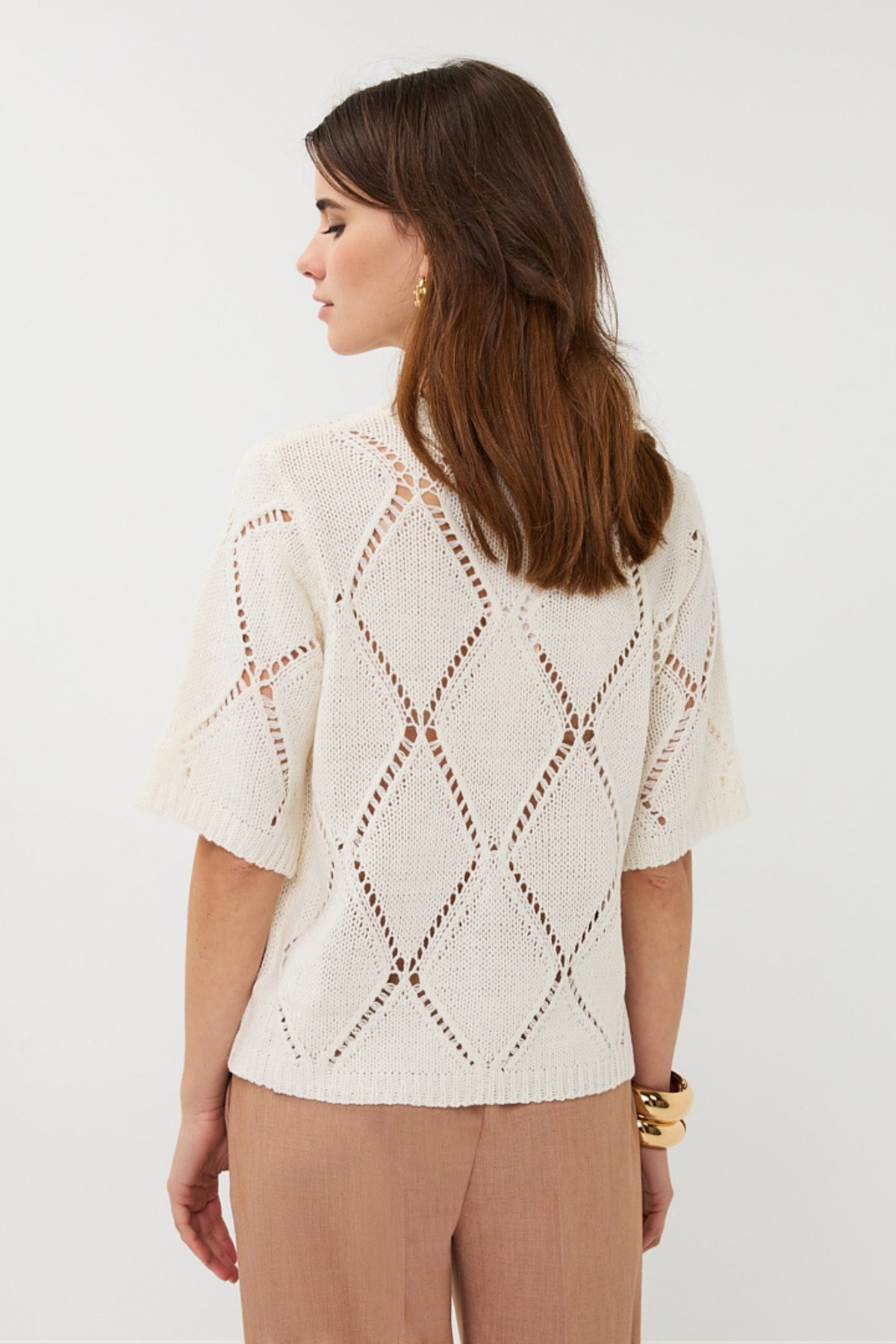 Ecru EsQualo sweater met ajourpatroon en diamantsequin details, zachte en stijlvolle damestrui.