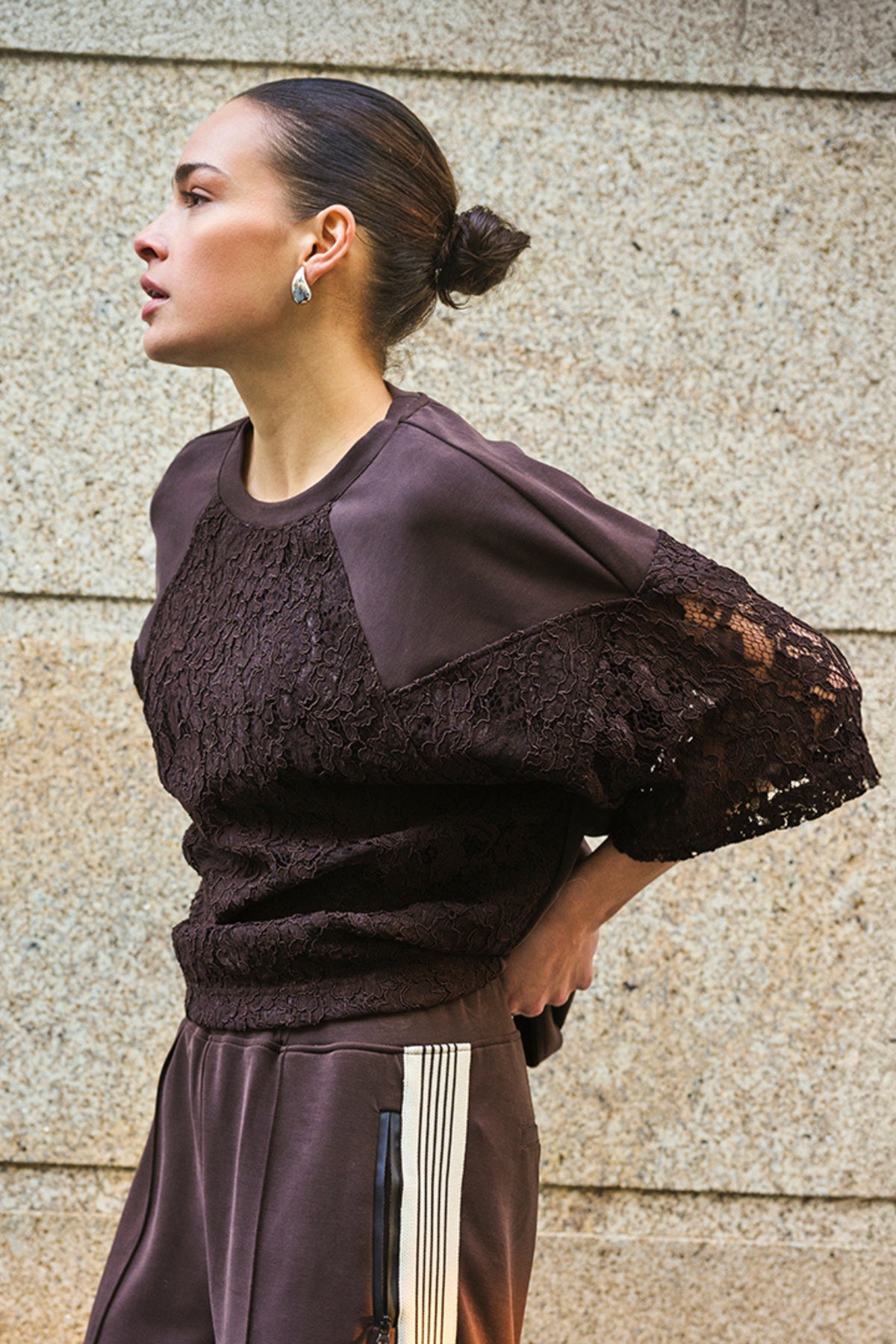 Modale sweater met kanten details van EsQualo in cacao, comfortabel en stijlvol voor casual draagmomenten.