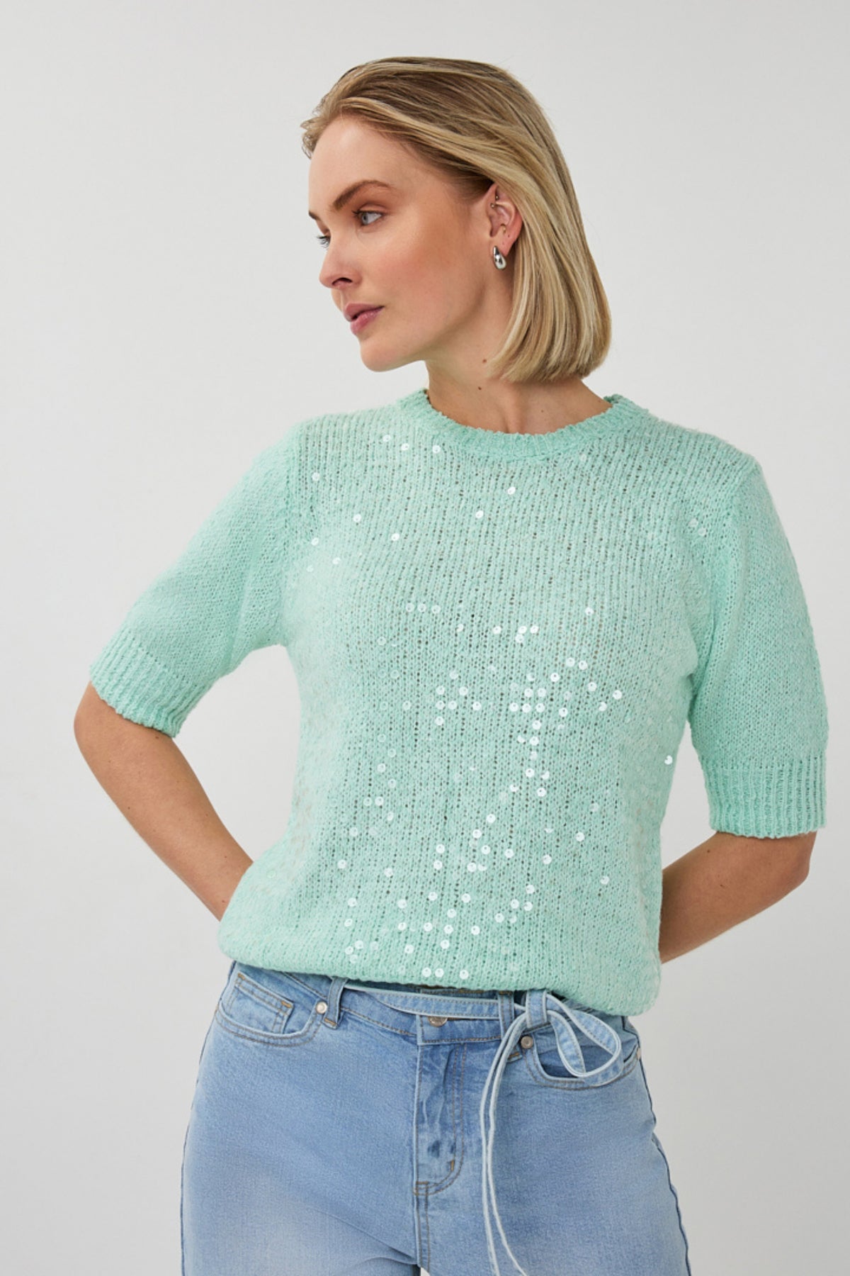 Licht mintgroene EsQualo sweater met sequin details, casual en stijlvol voor dames.