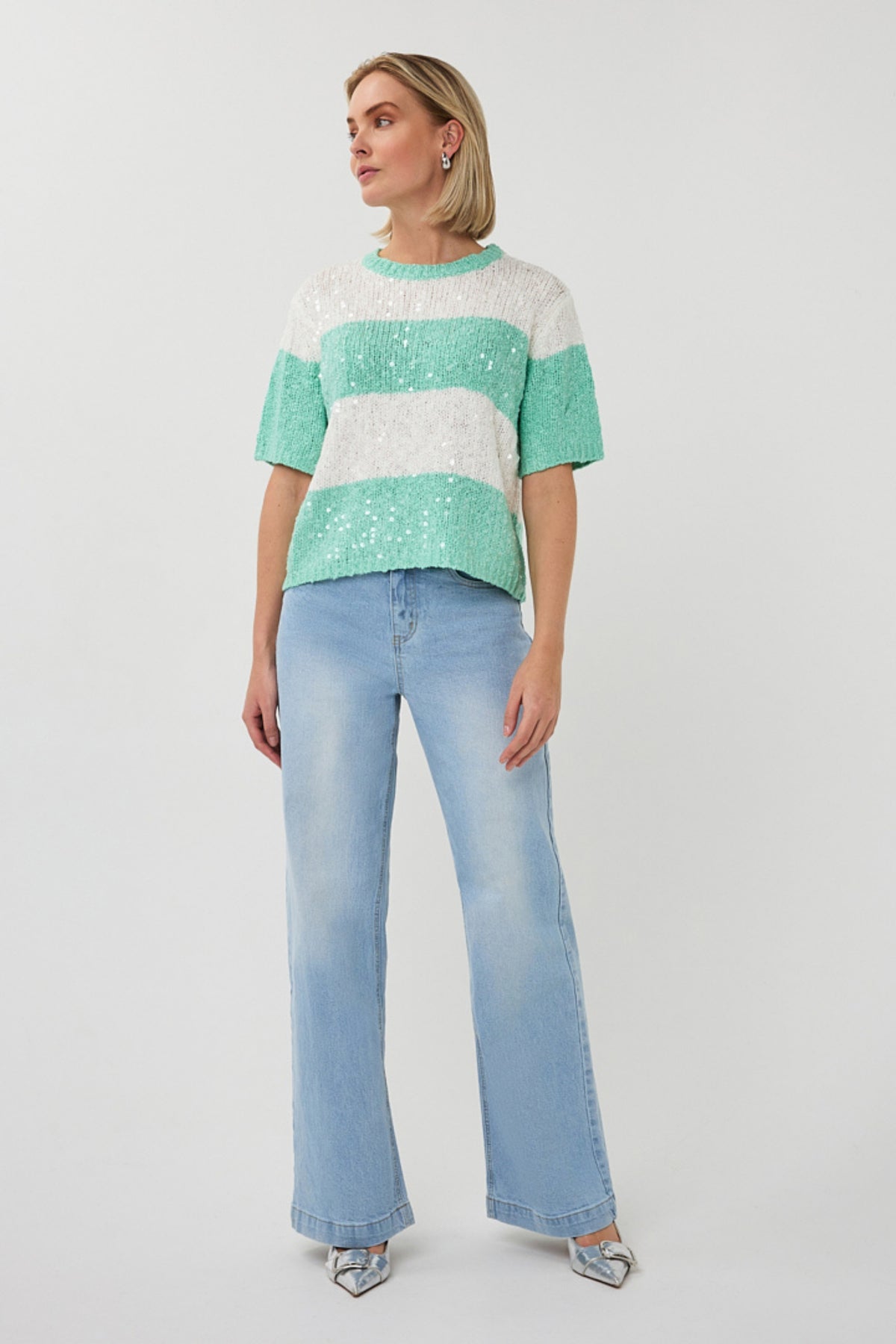 EsQualo gebreide trui met strepen, sequin details in offwhite en mintkleur, modieus en comfortabel.