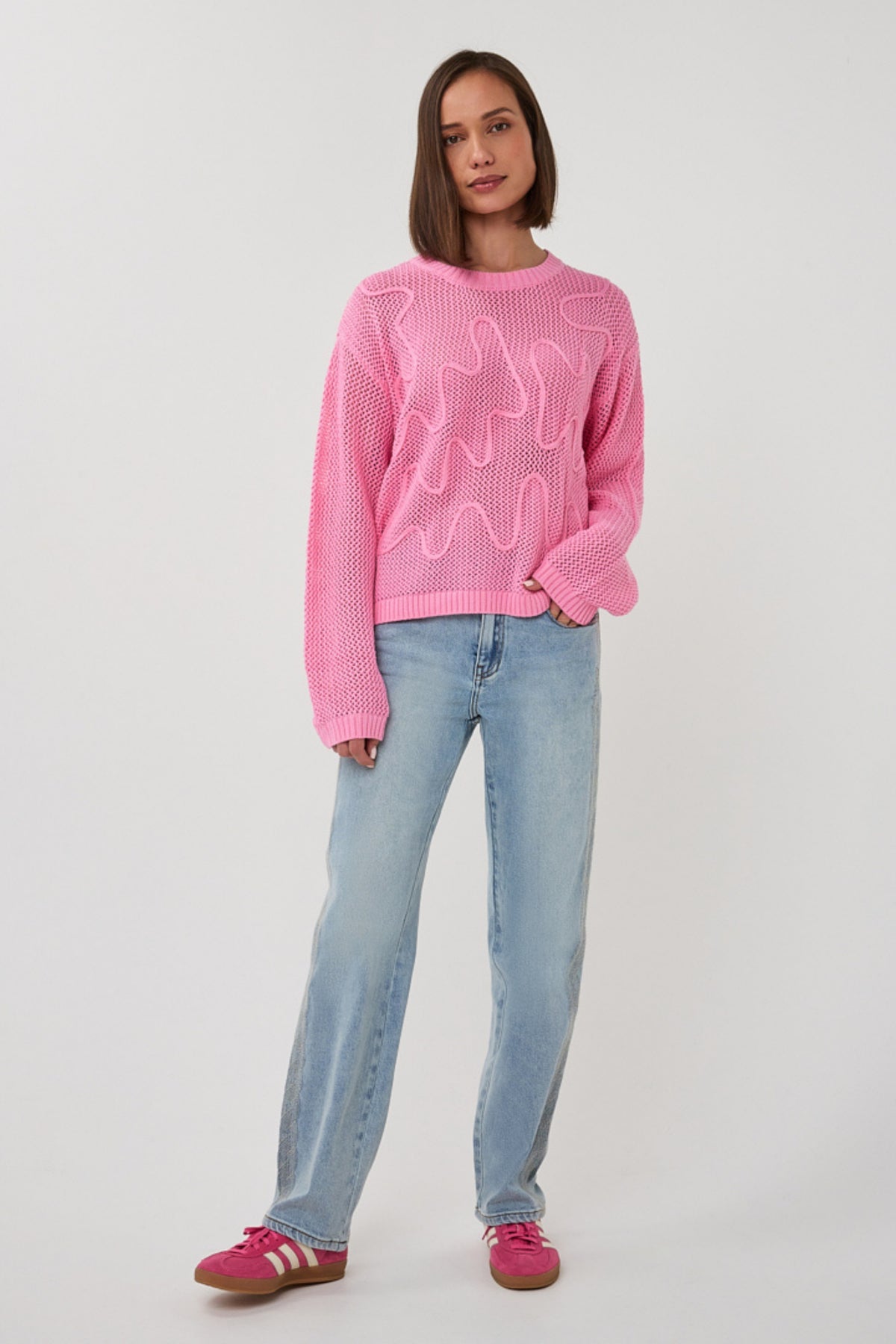 EsQualo Sweater Tapes Rose SP26.02032, roze gebreide trui met elastische tape details, close-up van de stof en textuur