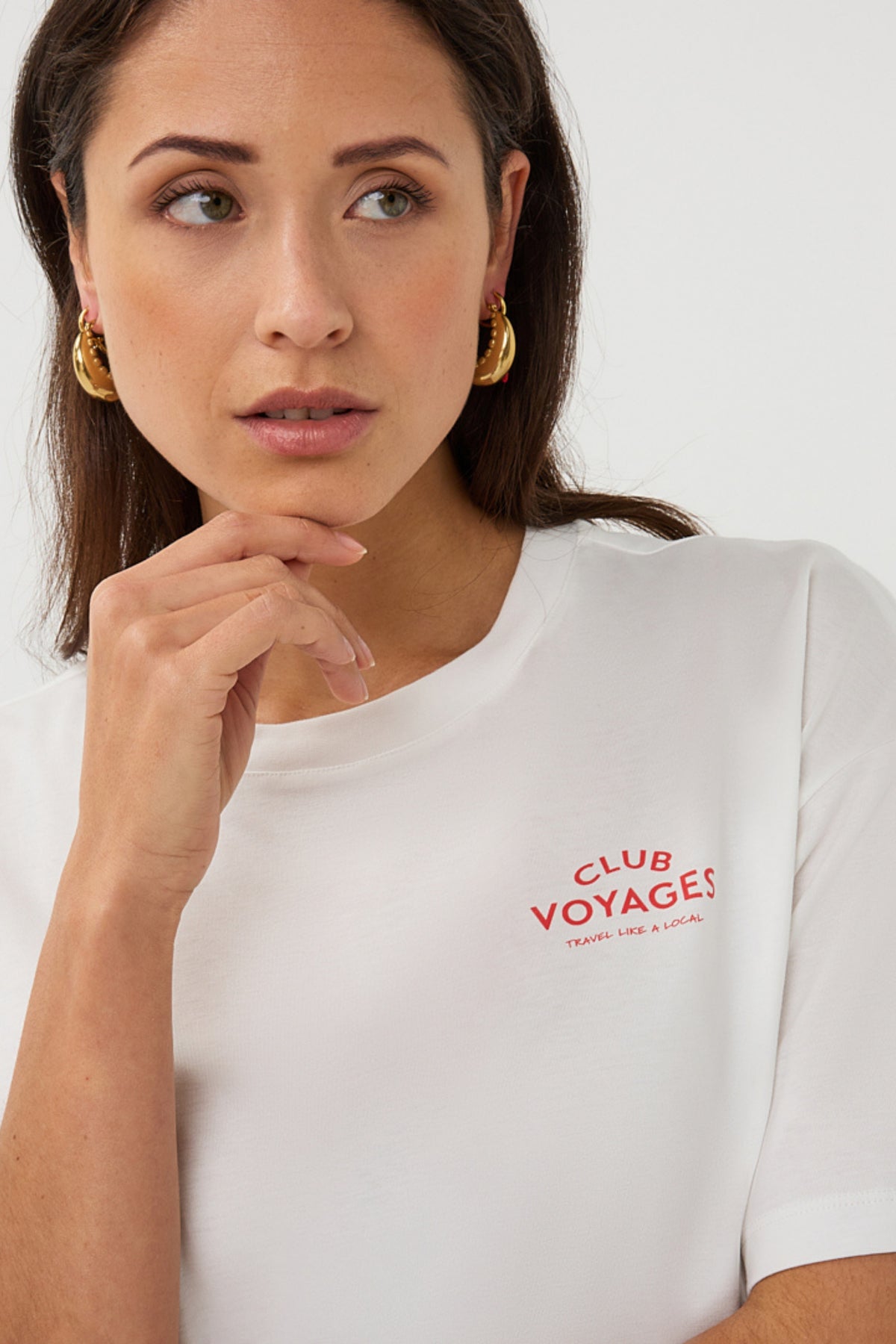 Offwhite en rode EsQualo T-shirt Voyages met print, casual design, korte mouwen en comfortabele pasvorm.