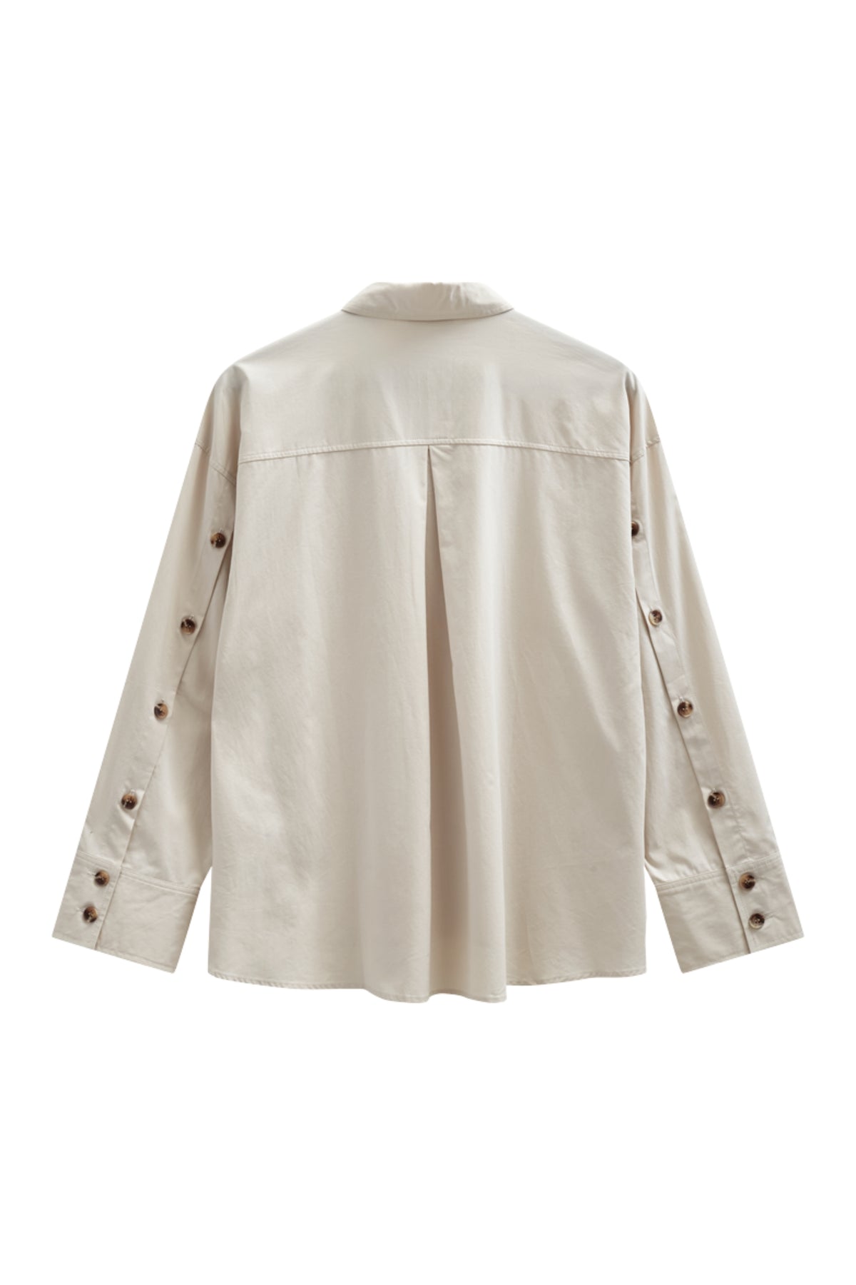 Lichte blauwe blouse Fqerica Moonbeam van Freequent met lange mouwen en knoopsluiting, gedragen door een model.