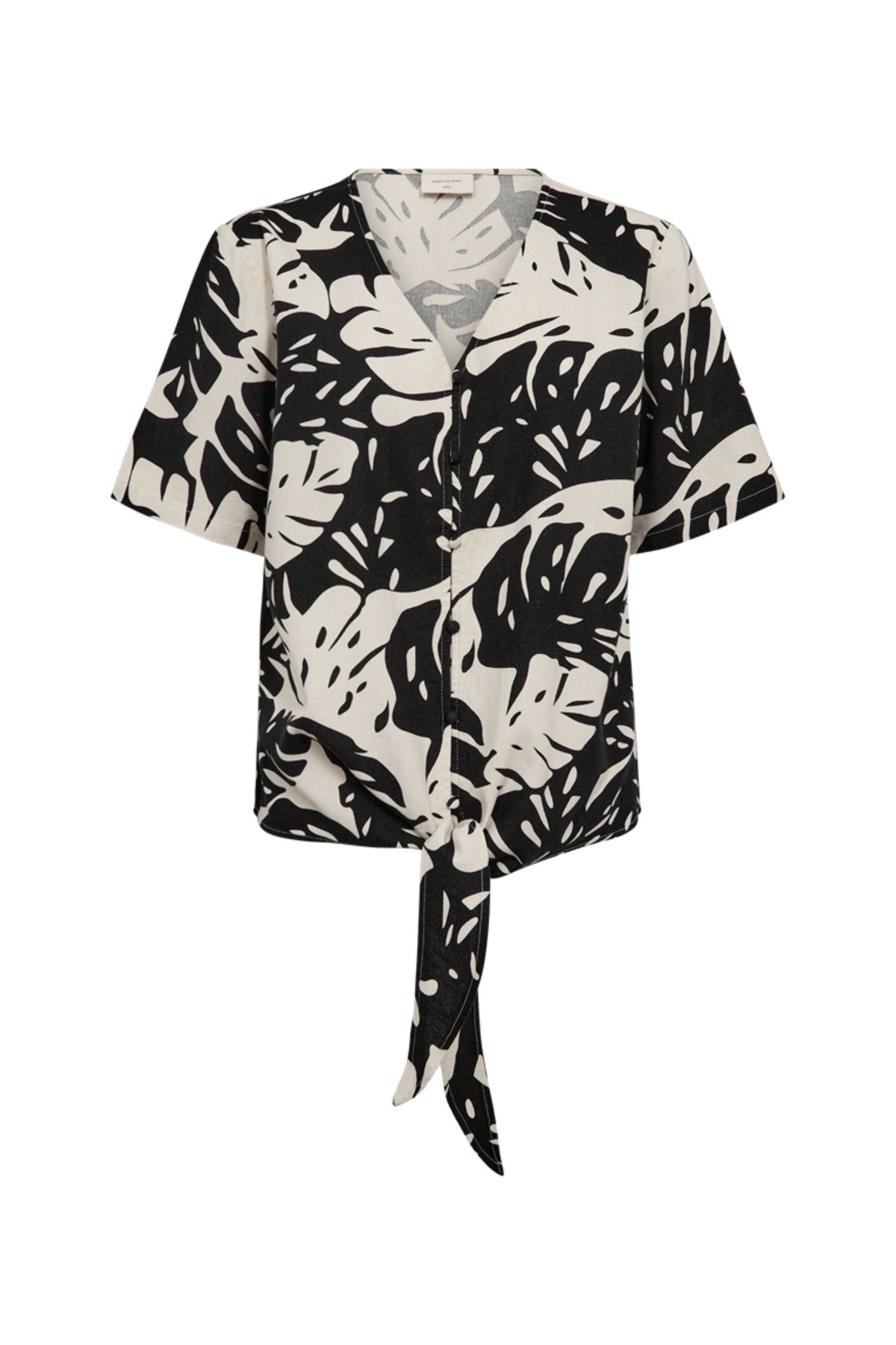 Zwarte blouse Fqlavisco Moonbeam van Freequent, elegante damestop met losse pasvorm en ronde hals.