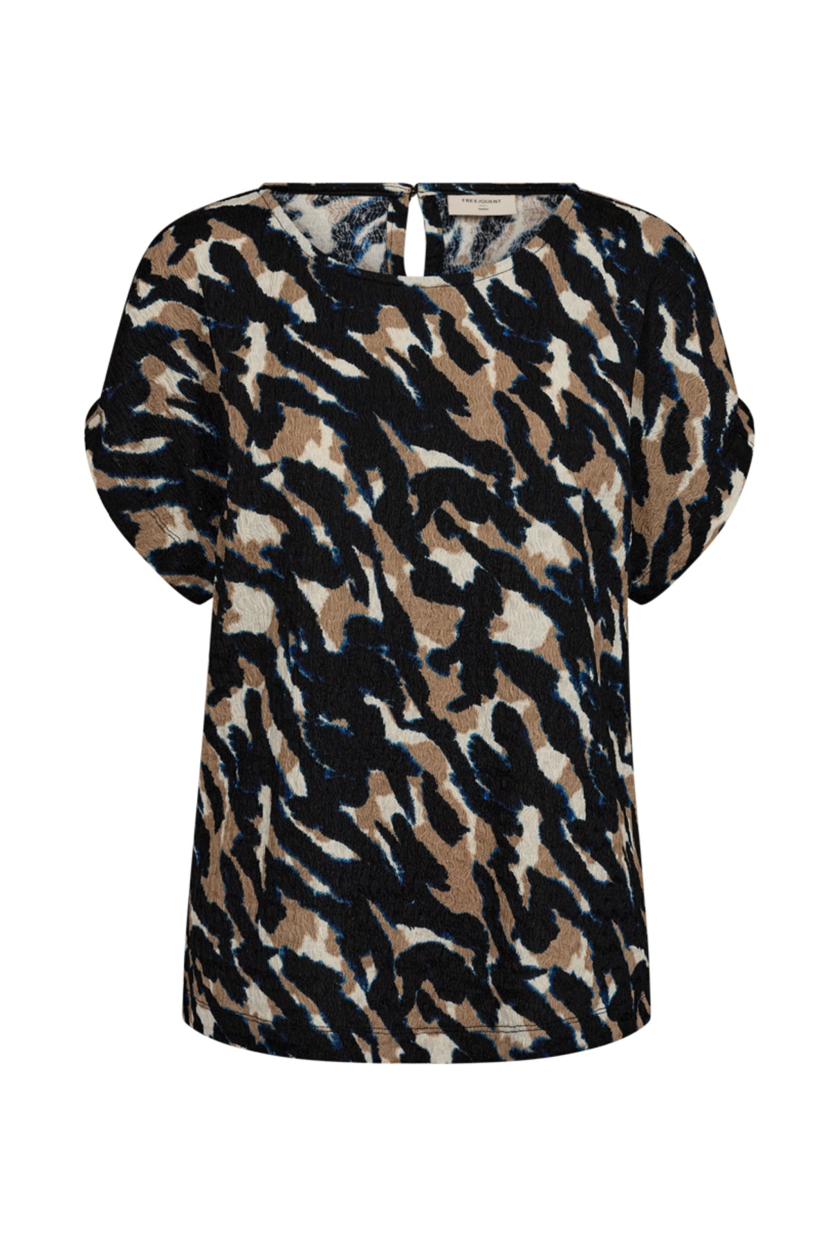 Zwarte blouse Fqnalia van Freequent met zilveren details, zachte stof en elegante pasvorm, zichtbaar in de afbeelding.