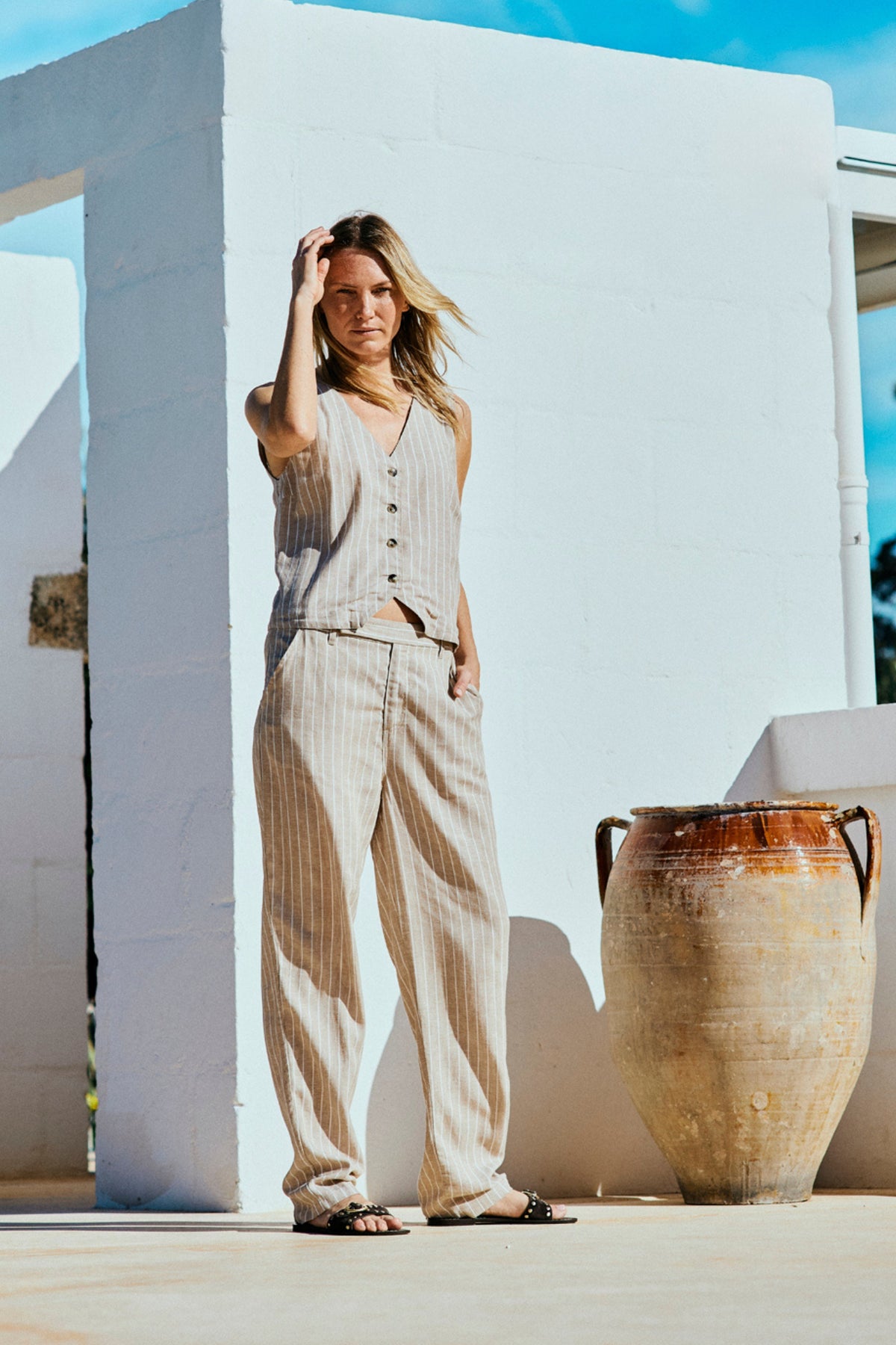 Freequent Fqlavega Sand Melange Star Offwhite broek met sterpatroon en comfortabele pasvorm, casual stijl voor dagelijks gebruik.