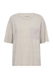 Zwart T-shirt Fqlyla Moonbeam Melange van Freequent met ronde hals en casual pasvorm, zichtbaar op de foto.