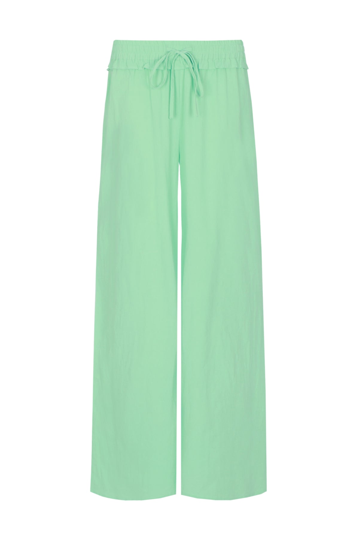 Groene Vianne broek van G-maxx, frisse kleur en comfortabel design, getoond op model.