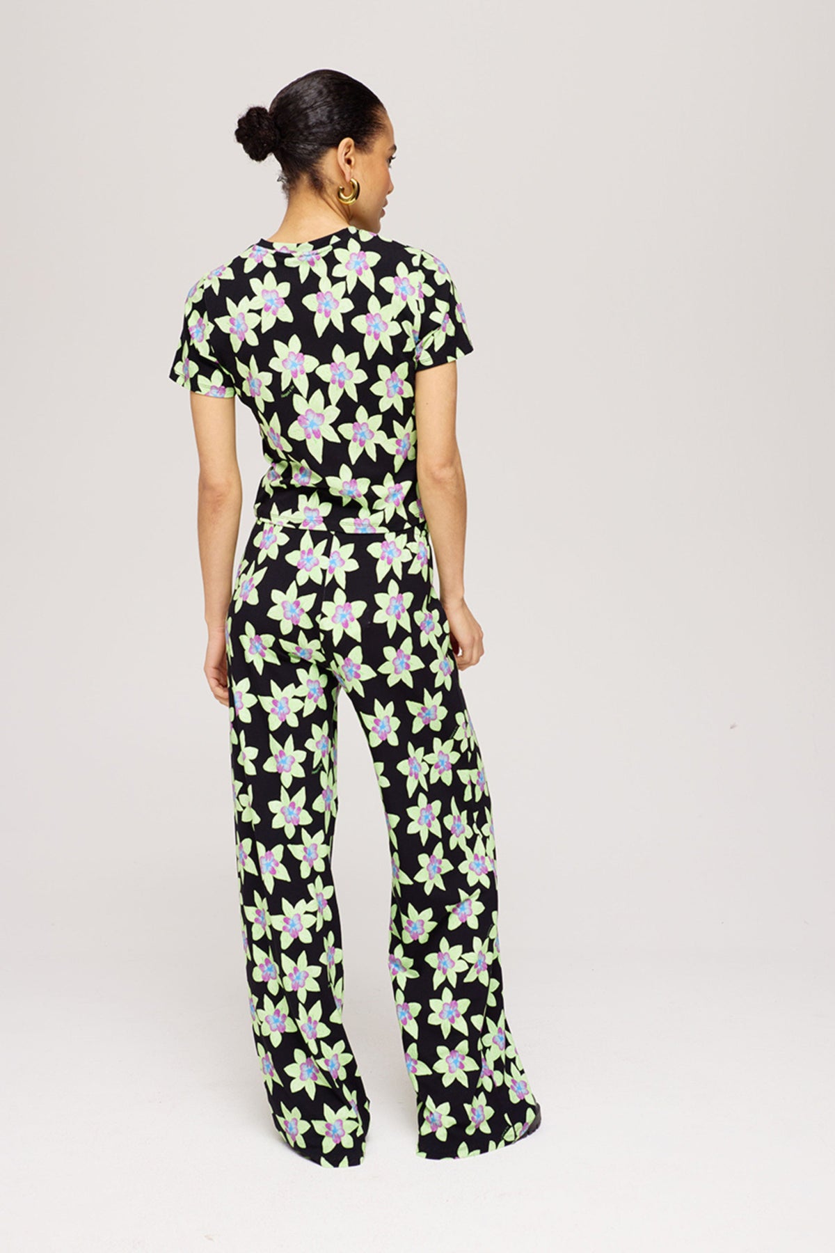 Groene Jane broek van Harper & Yve met bloemenprint, casual en stijlvol voor dames.