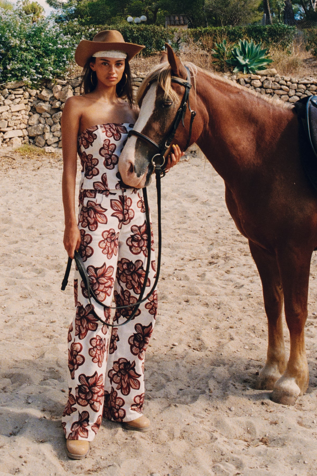 Ecru broek Mayra Desert Flower van Harper & Yve, getoond met openvallende stijl en comfortabele pasvorm.