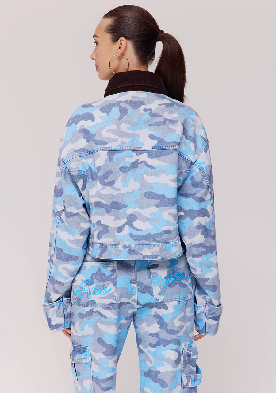 Harper & Yve Fiona jas in blauwe camouflage, lichtgewicht en modieus, geschikt voor casual en outdoor gelegenheden.