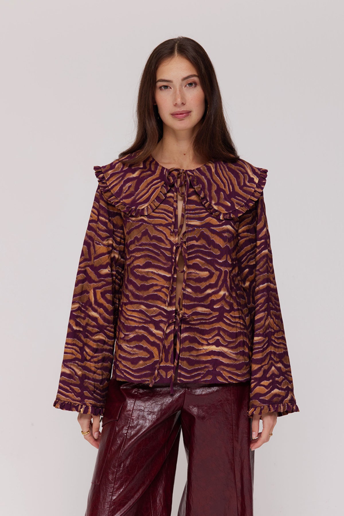 Harper & Yve Robbin Trashy Tiger jas met opvallende tiger print en comfortabele pasvorm, korte mouwen en stijlvolle uitstraling