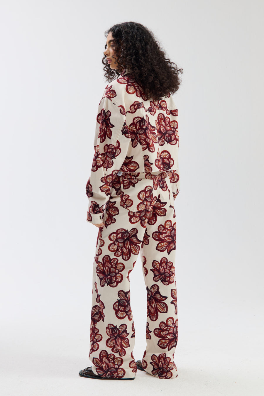 Harper & Yve Willow Desert Flower Ecru jas met bloemenprint en comfortabele pasvorm, perfect voor lente en zomer.