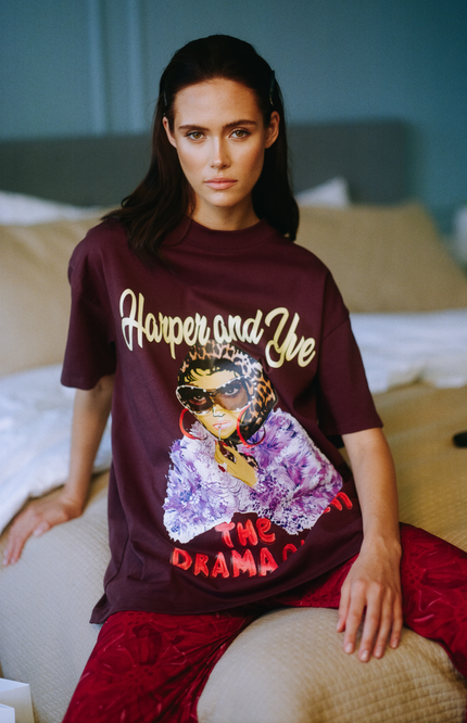 Harper & Yve T-Shirt Dramaqueen Dark Fudge AW25Y301 Stretchshop.nl