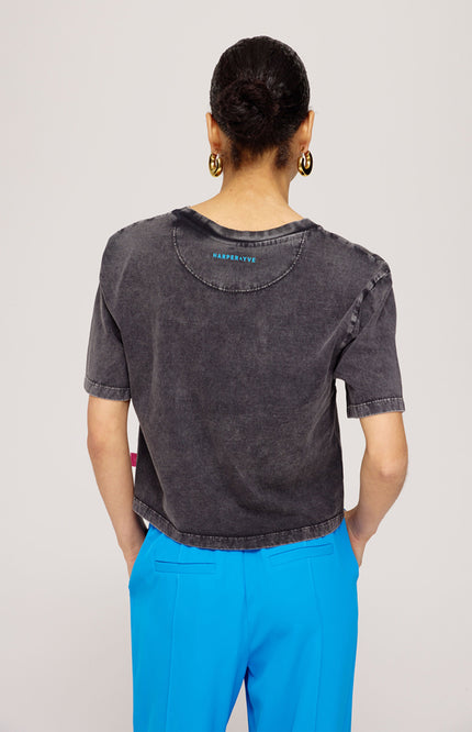 Harper & Yve T-shirt Hotstuff Cropped Off Black SS25Y305 Stretchshop.nl