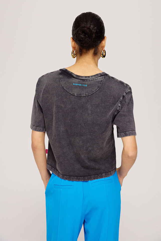 Harper & Yve T-shirt Hotstuff Cropped Off Black SS25Y305 Stretchshop.nl