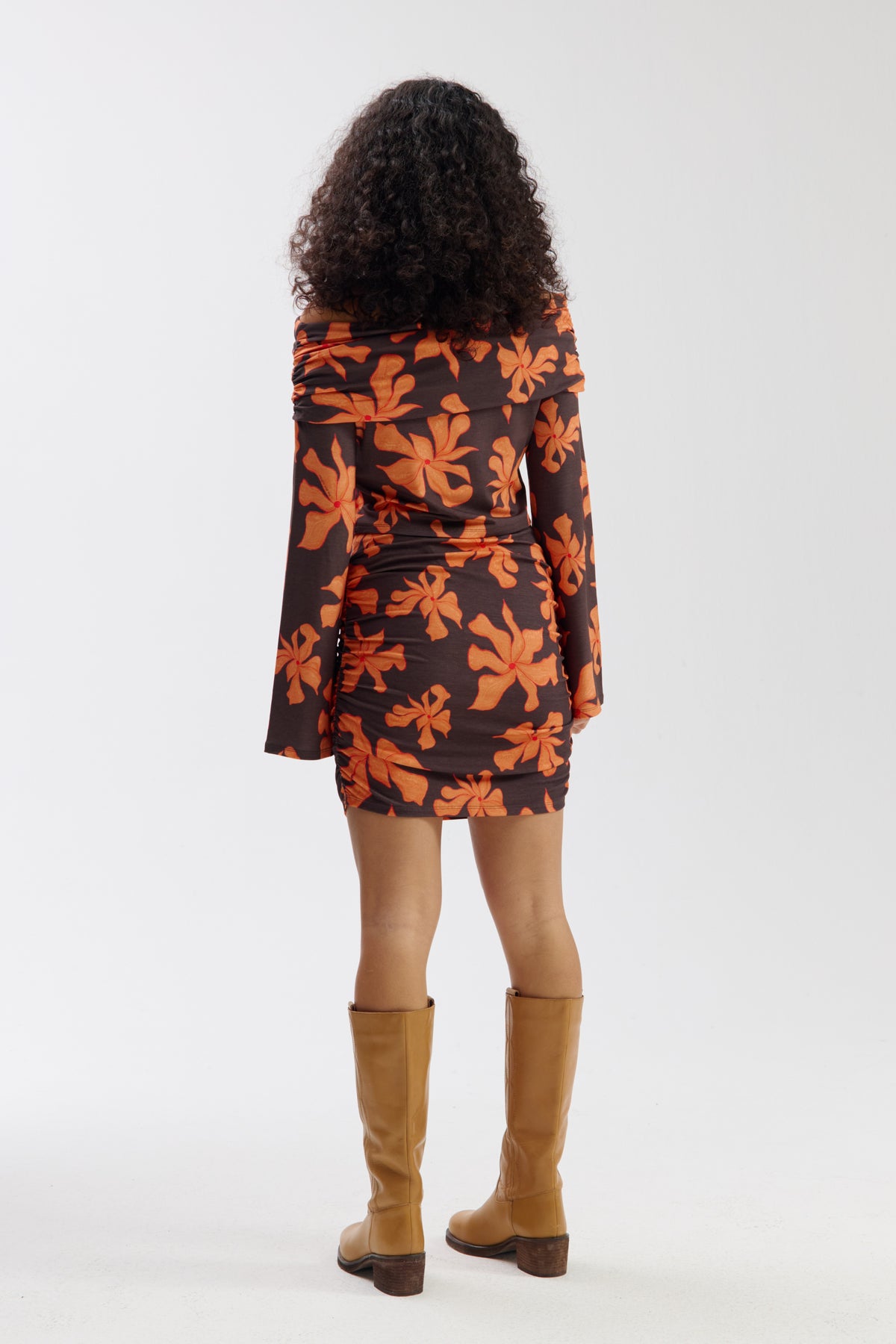 Oranje top Jesse Wild Flower van Harper & Yve, korte mouwen en bloemendessin, casual en stijlvol voor dagelijks gebruik.