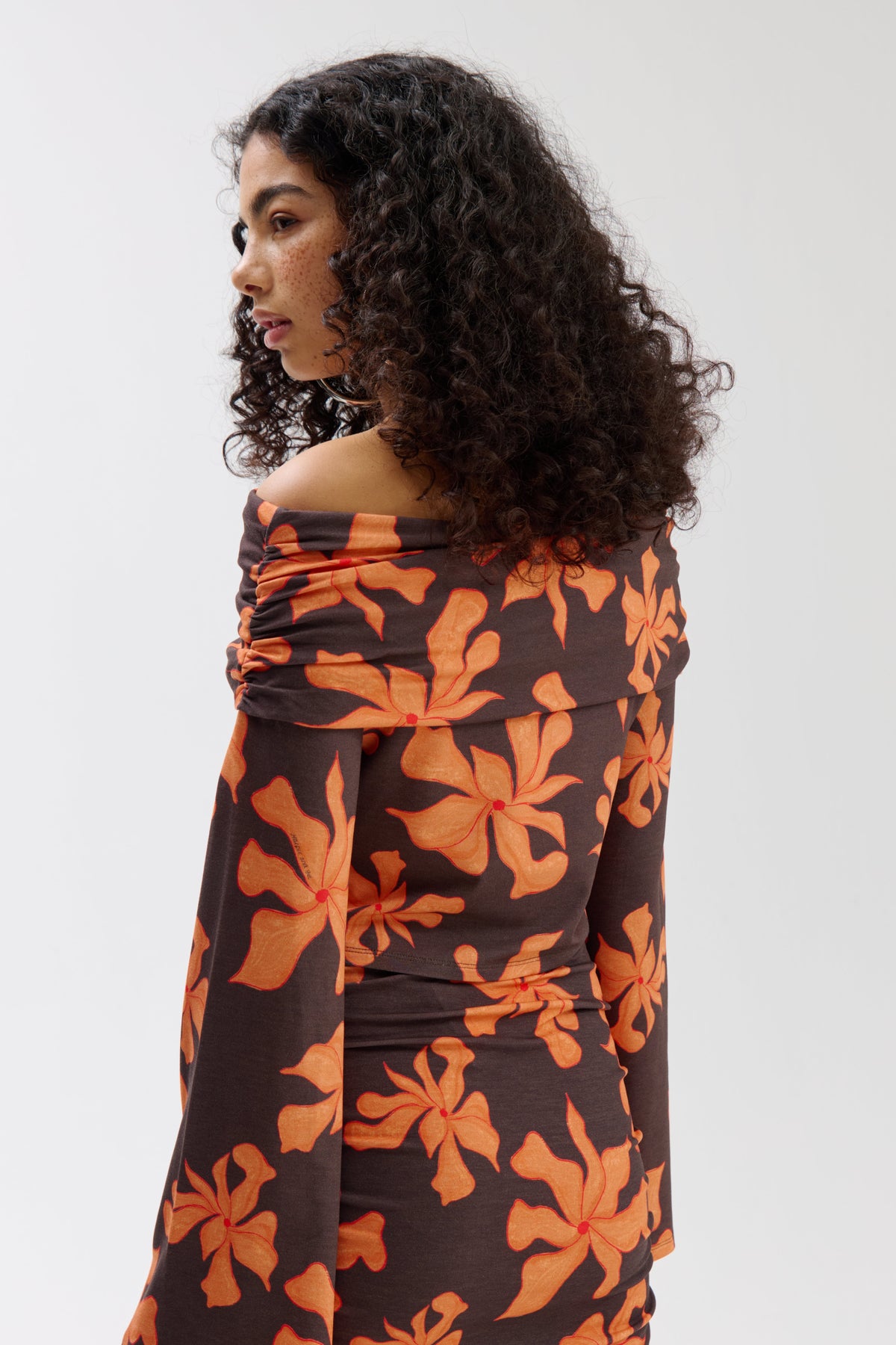Oranje Jesse Wild Flower top van Harper & Yve met bloemenprint en korte mouwen, casual damesmode.