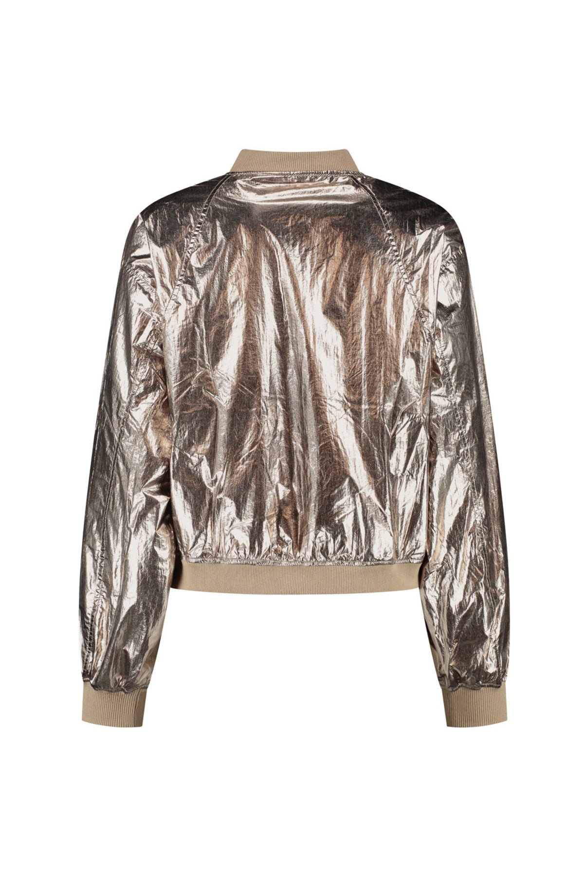 Gouden Lady Day jas May L49-801-3152 met mooie details en stijlvol ontwerp, gedragen door een model.
