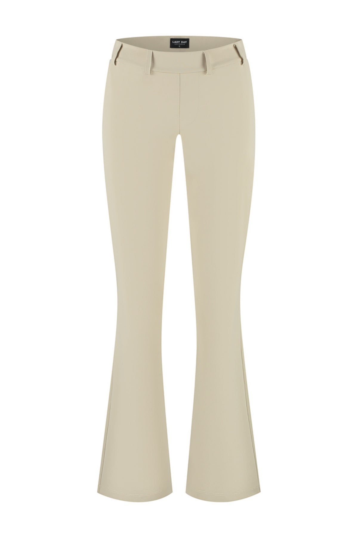 Lady Day reisbroek Poppy Sand, lichte en comfortabele damesbroek met elastische taille en casual fit, geschikt voor reizen en dagelijks gebruik.