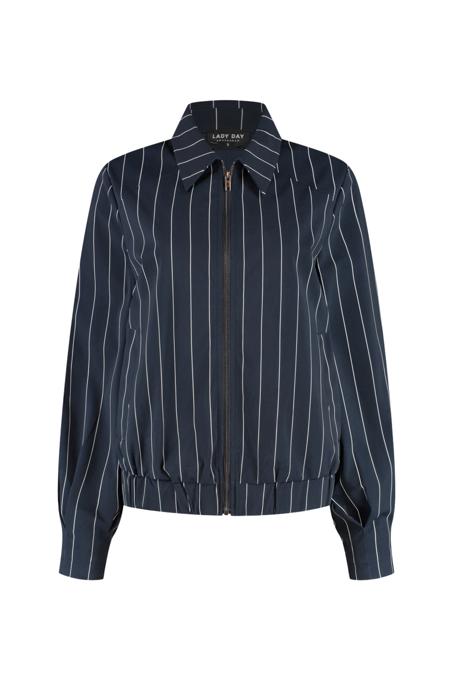 Lady Day reishandjas Cassy in blauw en wit, zicht van de voorkant met ritssluiting en comfortabele pasvorm.