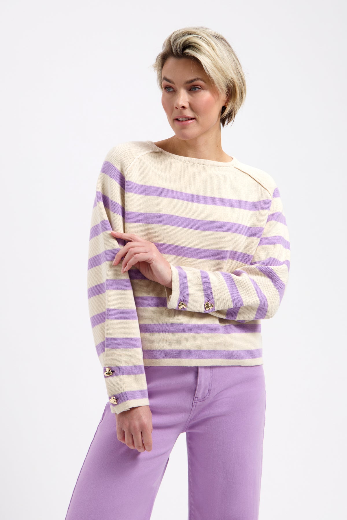 Lady Day Breton trui in crème en violet met lange mouwen en ronde hals, zichtbaar op de afbeelding.