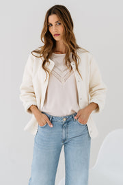 Damesjacke Maicazz & Zizo Manon in kokosmelk kleur, stijlvolle en comfortabele winterjas met capuchon en ritssluiting.