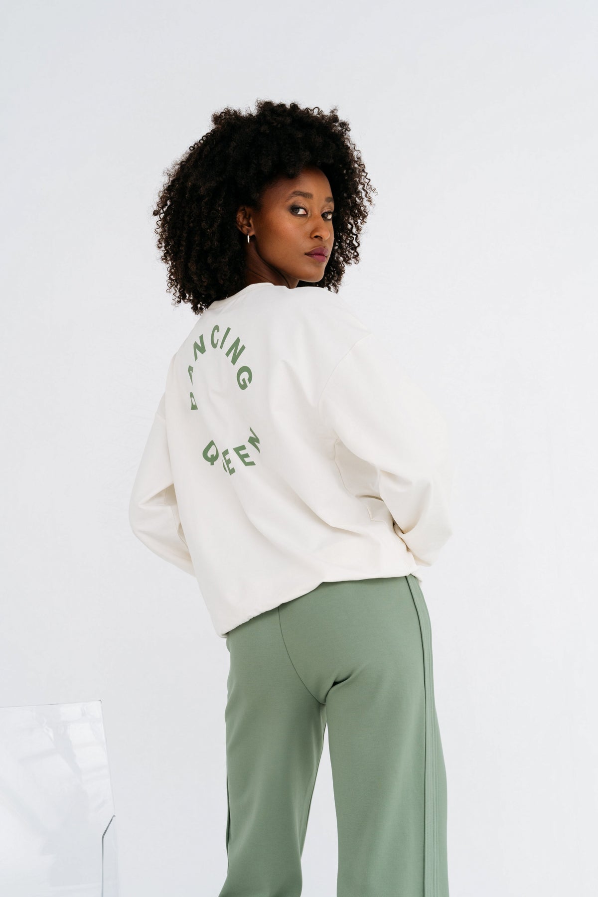 Maicazz & Zizo Magien kokosmelk sweater, zacht en comfortabel, getoond in een gedetailleerde close-up afbeelding