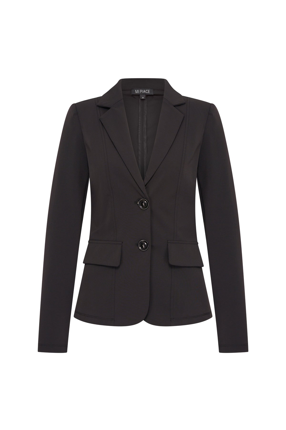 Zwarte travel blazer van Mi Piace, stijlvolle en comfortabele jas voor onderweg, zichtbaar met knopen en zakken.