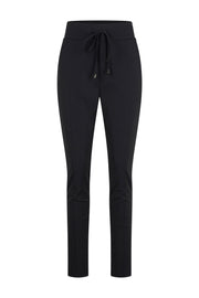 Zwarte reisbroek van Mi Piace met comfortabele pasvorm en praktische zakken, geschikt voor reizen en dagelijks gebruik.