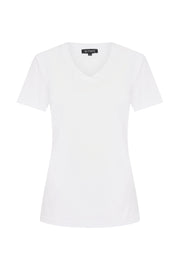 Witte Travel Top van Mi Piace, casual top met korte mouwen en ronde hals, gelegd op een witte achtergrond.