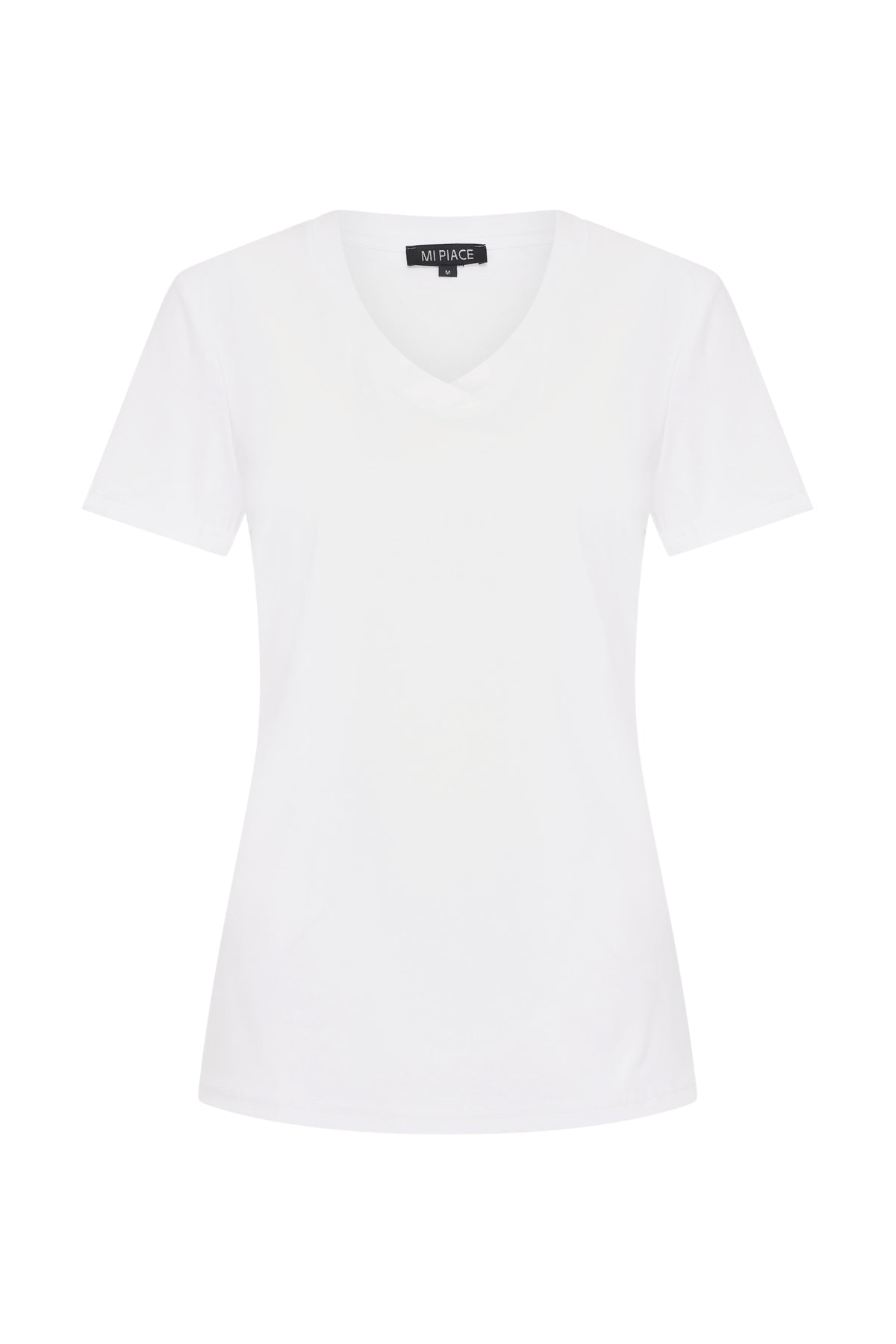 Witte Travel Top van Mi Piace, casual top met korte mouwen en ronde hals, gelegd op een witte achtergrond.