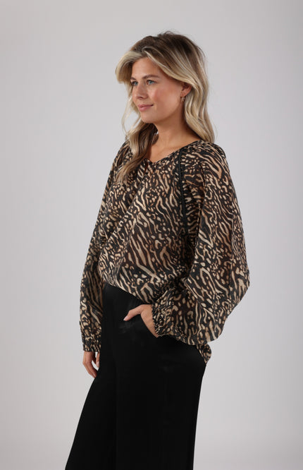 Nukus Blouse Yoni Black Sand NKS02092 Stretchshop.nl