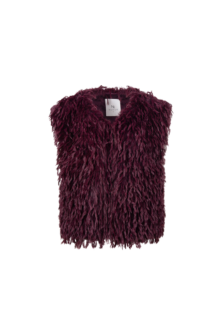 Nukus Gilet Mila Feather Cherry met donzige vulling en verstelbare capuchon, geschikt voor dames en comfortabel om te dragen.