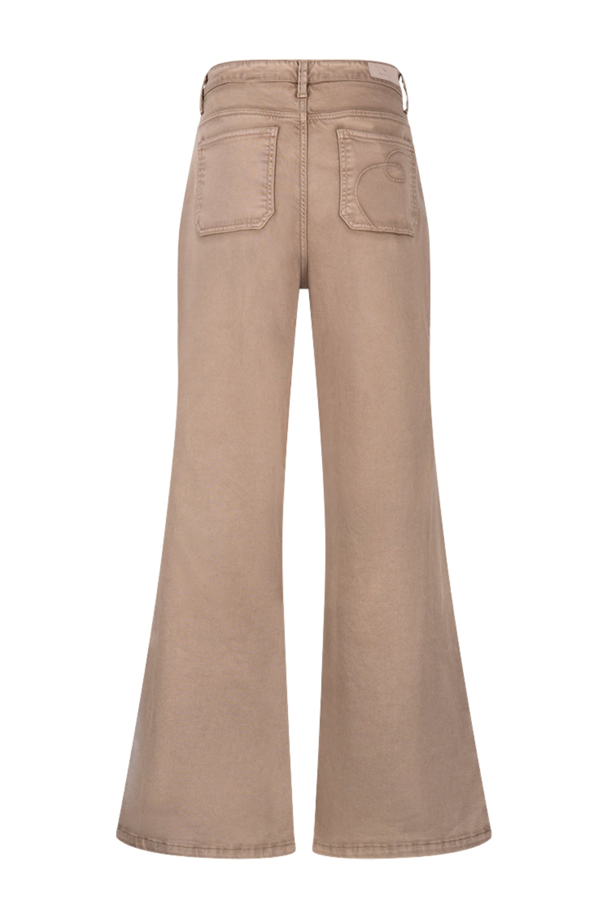 Taupe Nukus Jeans Patty NKF09093 met rechte snit en vier zakken, gedragen door een model.
