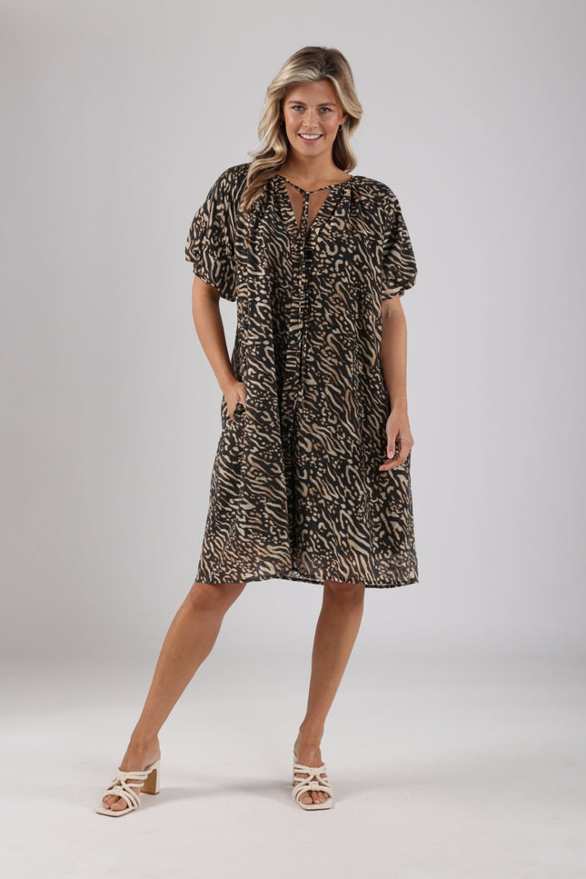 Nukus Jurk Rianna Black Sand NKS14013 Stretchshop.nl