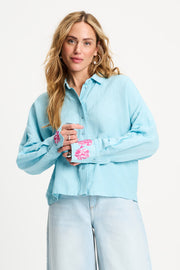 Blouse van POM Amsterdam met blauwe sequin-details uit de Urban Flora collectie, sierlijk en opvallend dames kledingstuk.