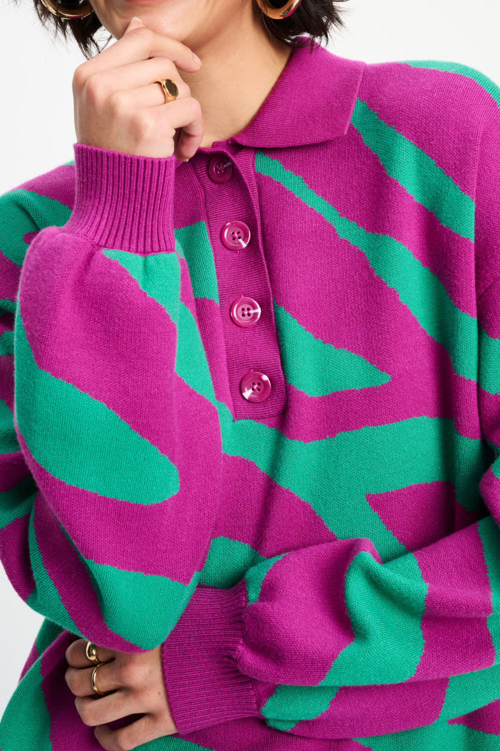 POM Amsterdam trui Polo Animal in paars met multicolor details, zachte stof en casual pasvorm, geschikt voor dames.
