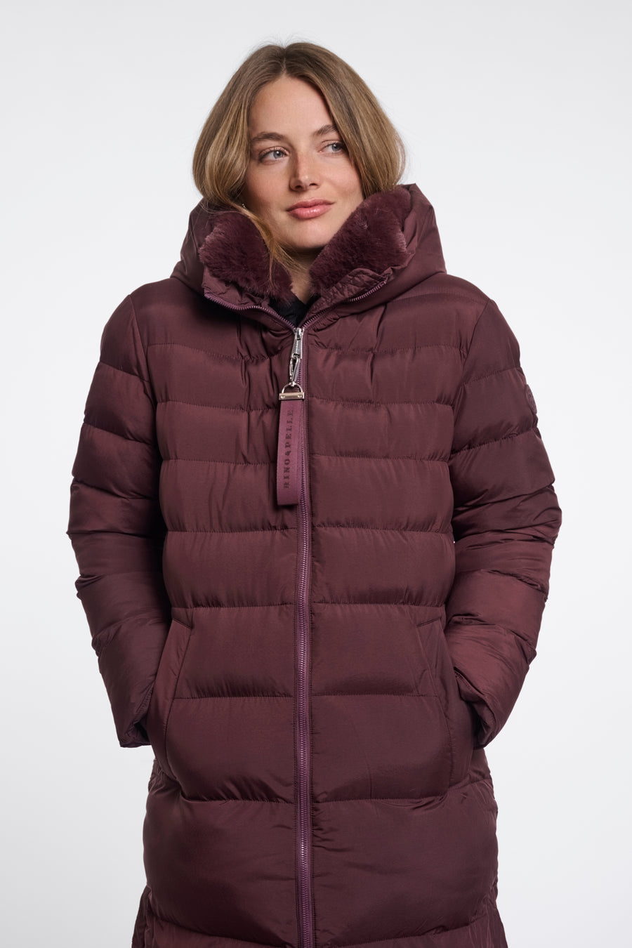 Rino & Pelle Hudson Fudge Cape, warm wollen mantel met knoopsluiting en grote capuchon, perfect voor koude dagen.