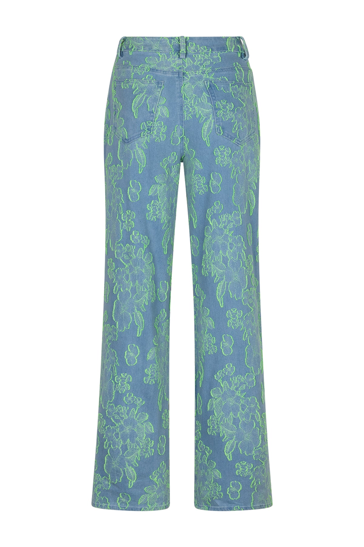 Lichte groene jeans Anna Lime van Studio Amaya, casual pasvorm en denim stof, hangend tegen een witte achtergrond.