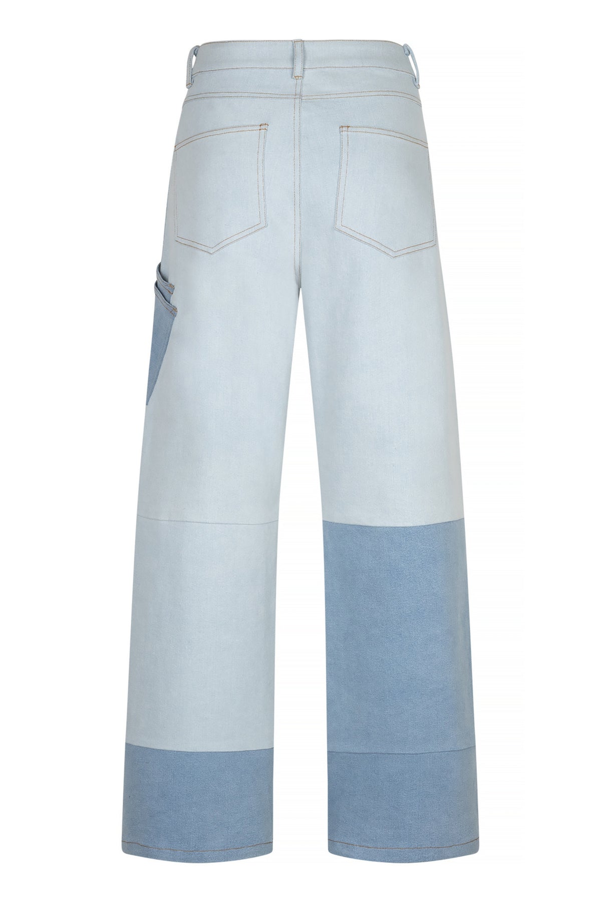 Blauwe Studio Amaya Jeans Jax met rechte snit en denim stof, zichtbaar op de afbeelding.