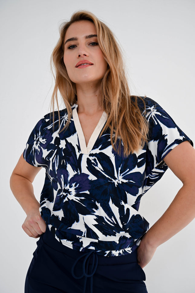 Maicazz Travel Top Mumbai Blue Flower Stretchshop.nl