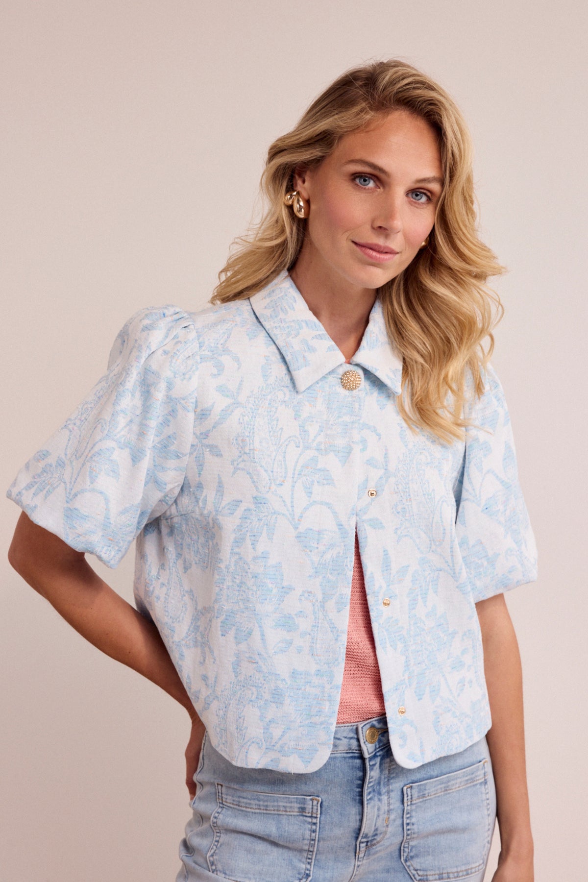 Tramontana denim jack in lichtblauw jacquard denim met knopen en stijlvol ontwerp, voor een casual en trendy look.